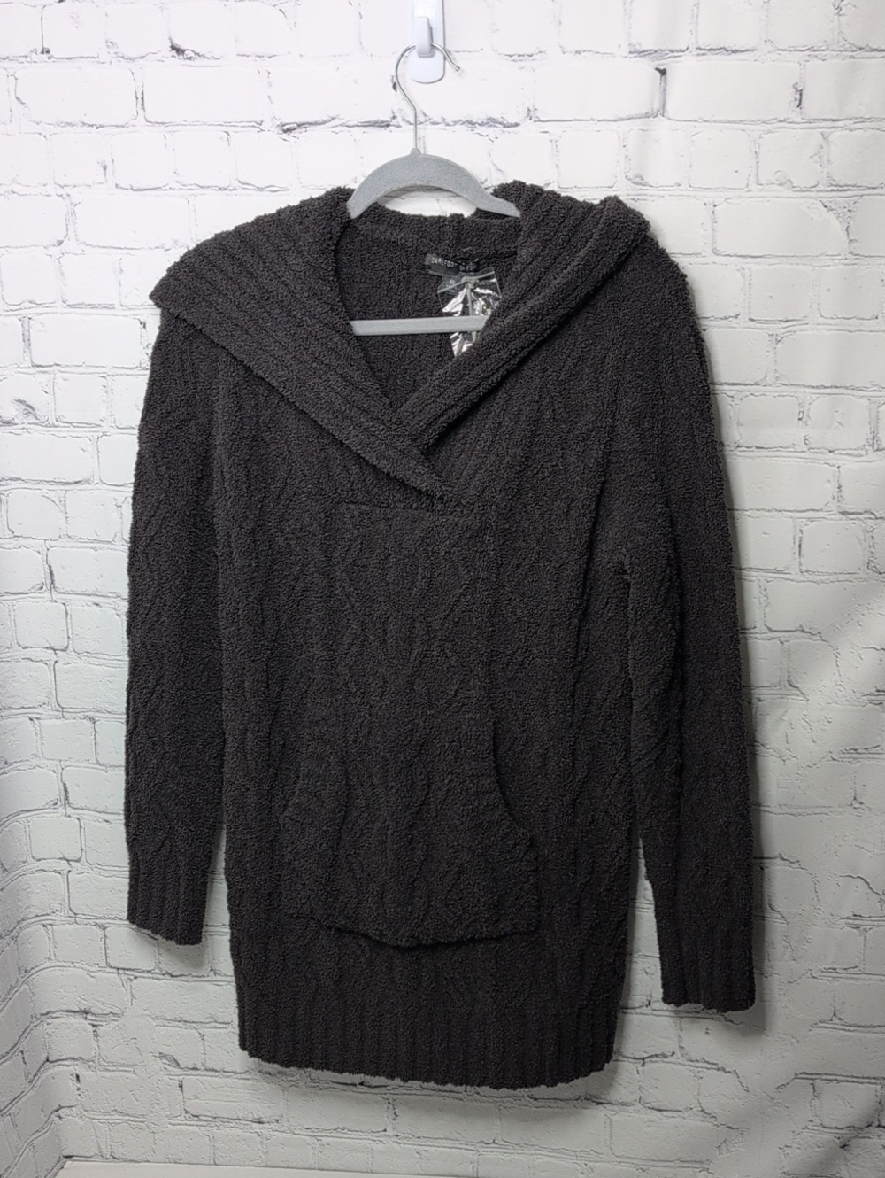 New Barefoot Dreams Cozy Chic Zig Zag Cable Hoodie in Carbon